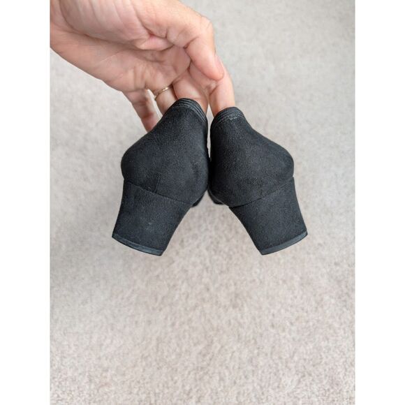 Stuart Weitzman Fairfield Black Perforated Suede Heels 8 Pewter Hardware - Picture 3 of 5